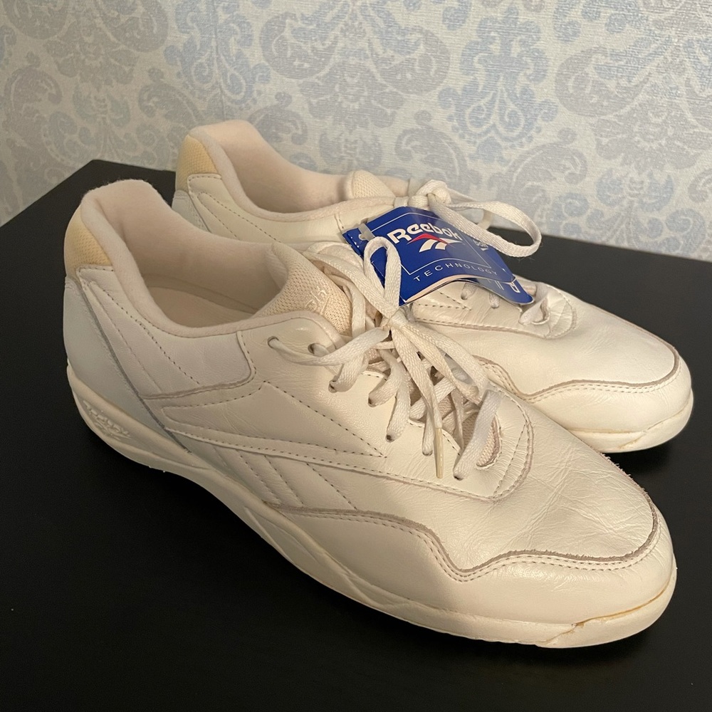 Vintage women’s Reebok sneaker - Cream